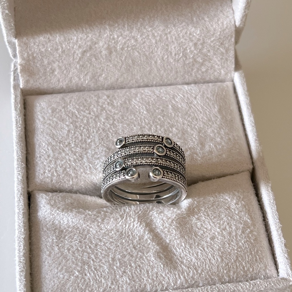 Pandora ring in sterling silver and blue stones size 7
